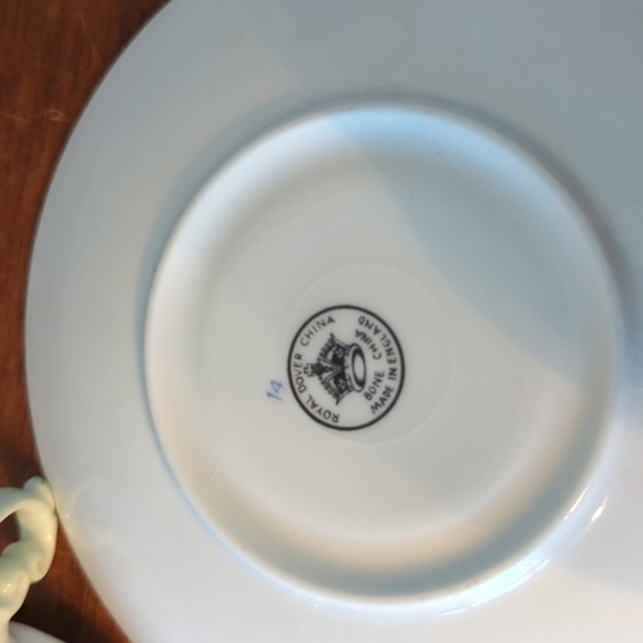 Royal Dover Bone China made in England Shamrock tea cup with matching saucer - Picture 7 of 9